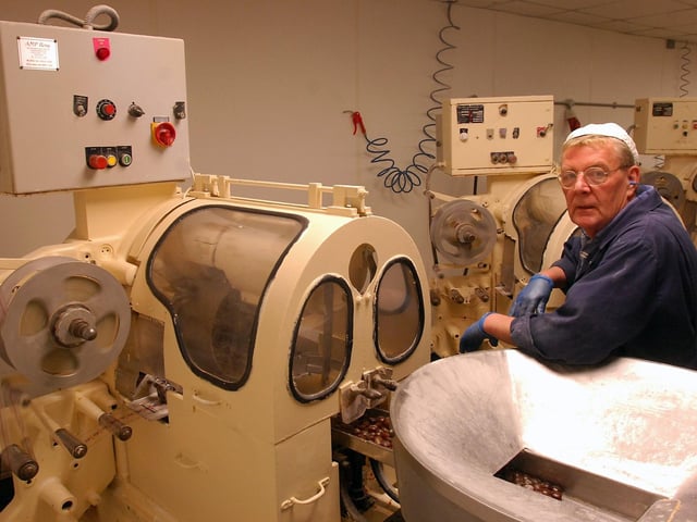 Ronnie Curran sees over the wrapping stage.