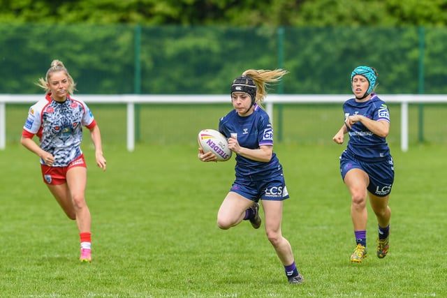 Wigan Warriors Women produced a 26-0 victory over Leigh Leopards in their opening game of the Nines competition.
