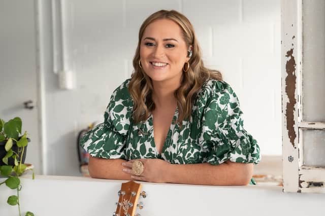 Singer Shelley Davies