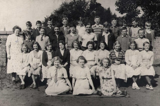 Standish Lower Ground CE School, 1952. Submitted by Terry Marshall, third row, fourth left.