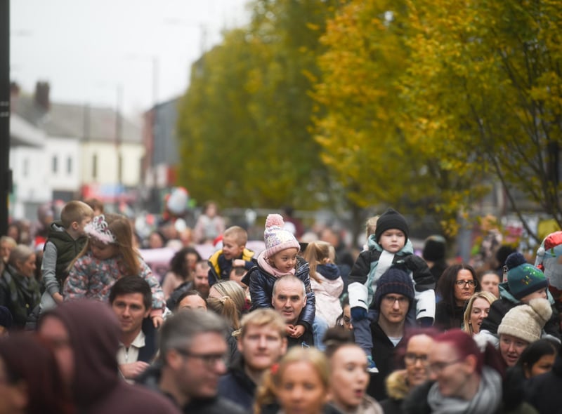 Crowds of families gather for Leigh Frost Fest parade.