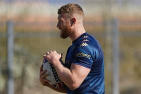 Luke Thompson in more conventional setting