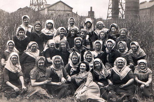 Pit brow lasses at Maypole Colliery, Abram, in 1949.