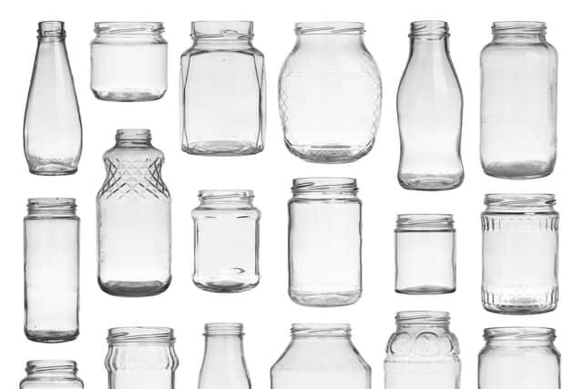 Urge to swap plastic containers for glass ones (photo: Adobe)