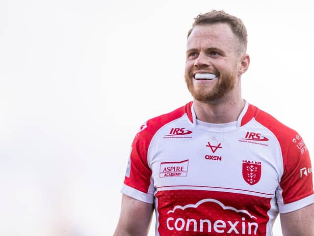 Former Wigan Warriors winger Joe Burgess has signed a new contract at Hull KR