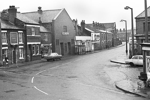 Liverpool Road, Platt Bridge, in January 1972 with the King William pub on the left and market hall, actually the Palace cinema, then the snooker hall (light coloured building) further along. On the right is the Trustee Savings Bank.
