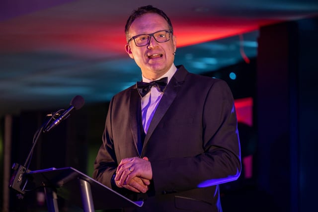 Compere Chris Milow