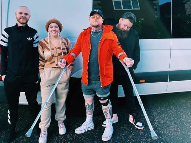 The band have continued their tour despite the lead singer being injured