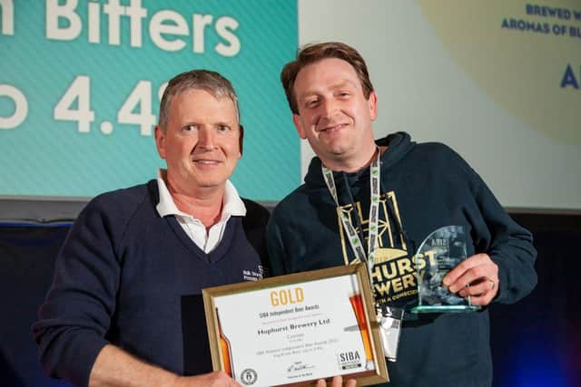 Stuart Hurst, pictured on the right, being presented with the Gold award for National Keg Winner for British Bitter (4.4% to 5.4% vol).