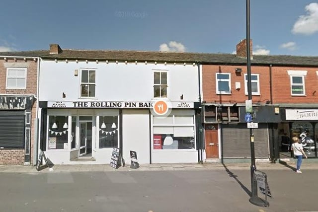 If you're in the area and feeling peckish then stop in here and grab yourself a quick pie from the Rolling Pin.
129-131 Ormskirk Rd, Newtown, Wigan WN5 9EA.
Rtaed 4.6 stars on Google.