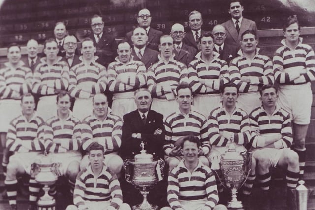 RETRO SPORT - Wigan RL in 1950 with the Lancs League cup, RL Championship and Wardian Cup