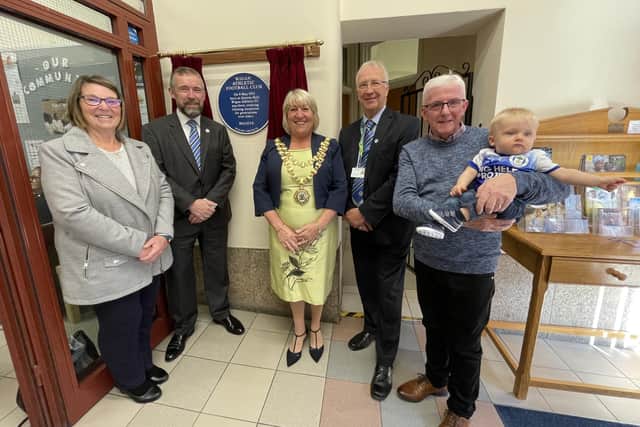 Ex-Wigan Athletic CEO Brenda Spencer, current Latics CEO Mal Brannigan, Mayor Cllr Marie Morgan and Council Leader David Molyneux MBE pictured with Tony Topping - who nominated the plaque - and his grandson, Leo