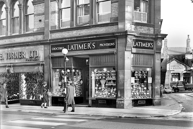 Latimer's grocers shop with Turner footwear next door and the Market Street entrance to the Commercial Yard on the right in 1966.