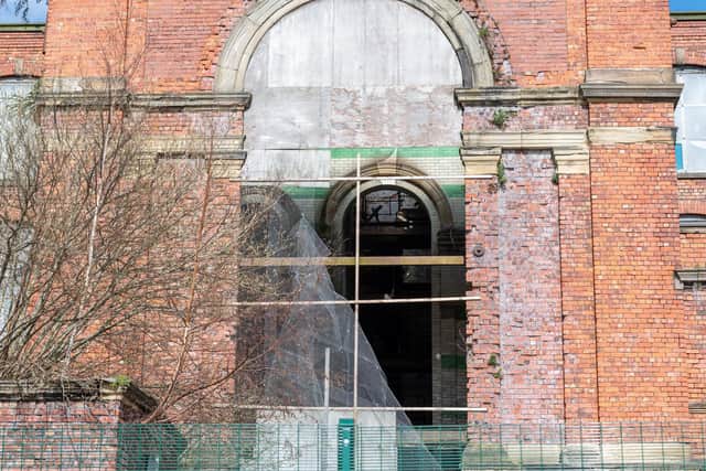 Despite the parlous state of some Eckerlsey's Mills buildings, it is still possible to see attractive architectural features