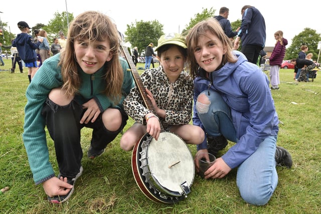 Banjo playing for Lauren and Hannah Walsh and Poppy Ashcroft