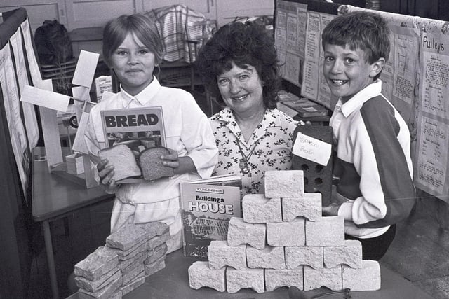 Retro 1980s - Youngsters in their science lesson at Standish Lower Ground primary school