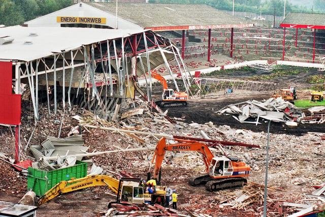 The demolition of Central Park in September 1999.   The home of Wigan Rugby League Club for 97 years was to make way for a Tesco supermarket.
On the 6th of September 1902 Wigan played at Central Park for the first time in the opening match of the newly formed first division.
An estimated crowd of 9,000 spectators saw Wigan beat Batley 14-8.