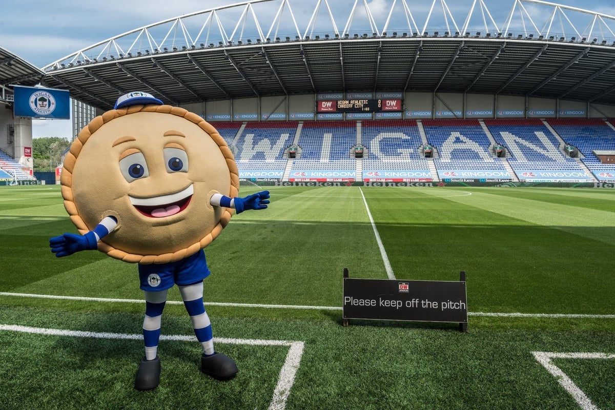Wigan students join forces with Crusty to tackle town litter
