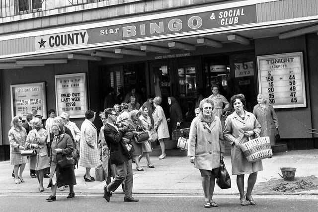 RETRO - WIGAN  1969 - County Bingo Hall in King Street, Wigan.  Which was in the Royal Court Theatre building.