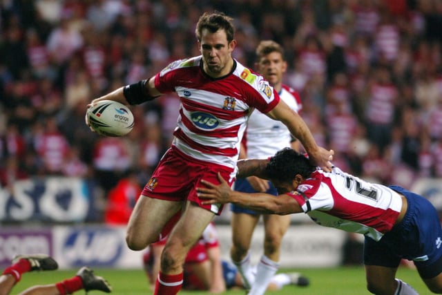 Richards runs through for a try against Wakefield during the 2007 season.