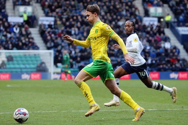 Norwich City's Kieran Dowell under pressure from Preston North End's Daniel Johnson 

The EFL Sky Bet Championship - Preston North End v Norwich City - Saturday 14th January 2023 - Deepdale - Preston