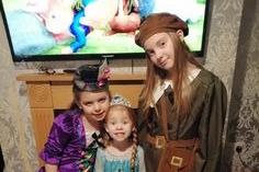 Mad Hatter, Elsa and a WW2 evacuee