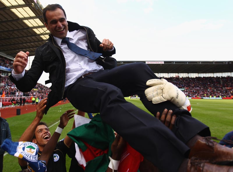 Manager Roberto Martinez celebrates victory with his team after the Barclays Premier League match at Stoke City