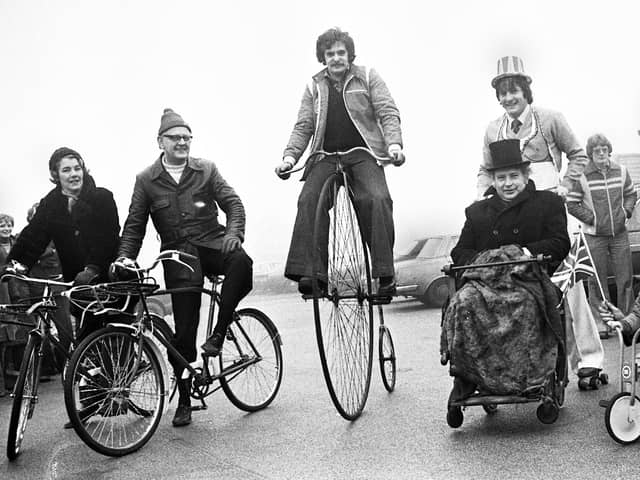 A Wheels Sunday gathering at the Hesketh Arms, Shevington Moor, on Sunday 6th of December 1976.