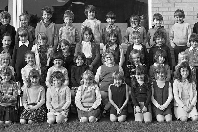 A 1975 class picture of Bryn St. Peters.