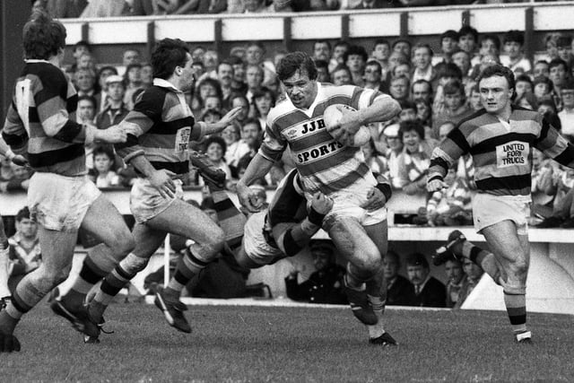 Wigan forward Nick Du Toit on his way to a try against Dewsbury in a league match at Central Park on Sunday 20th of October 1985. Wigan won 58-8.