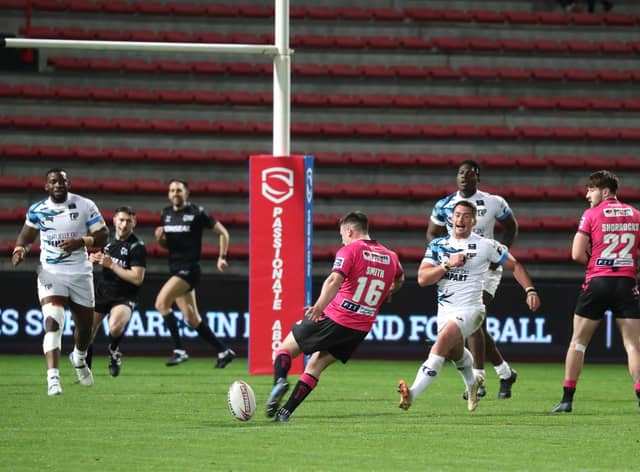 Harry Smith scored a late drop-goal to beat Toulouse