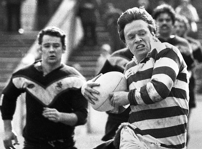 Wigan loose-forward Eddie Hunter on a break against Fulham in a league match at Central Park on Easter Monday 12th of April 1982.
Wigan won 19-4.