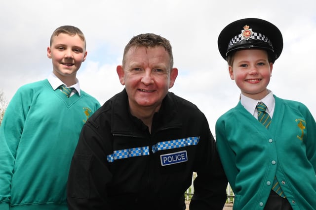 Inspector Steve Hanley from the Greater Manchester Police with pupils.