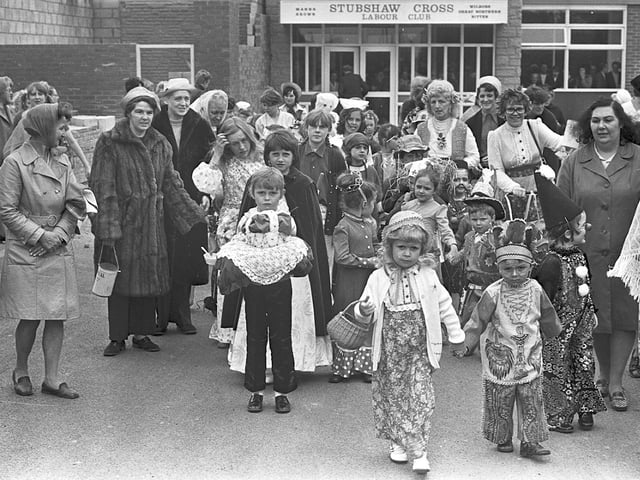 May Day walks at Stubshaw Cross in 1975