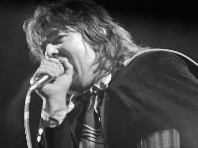 American performer "Captain Beefheart" belts out his mixture of rock, blues and psychedelia at Bickershaw Festival in 1972.