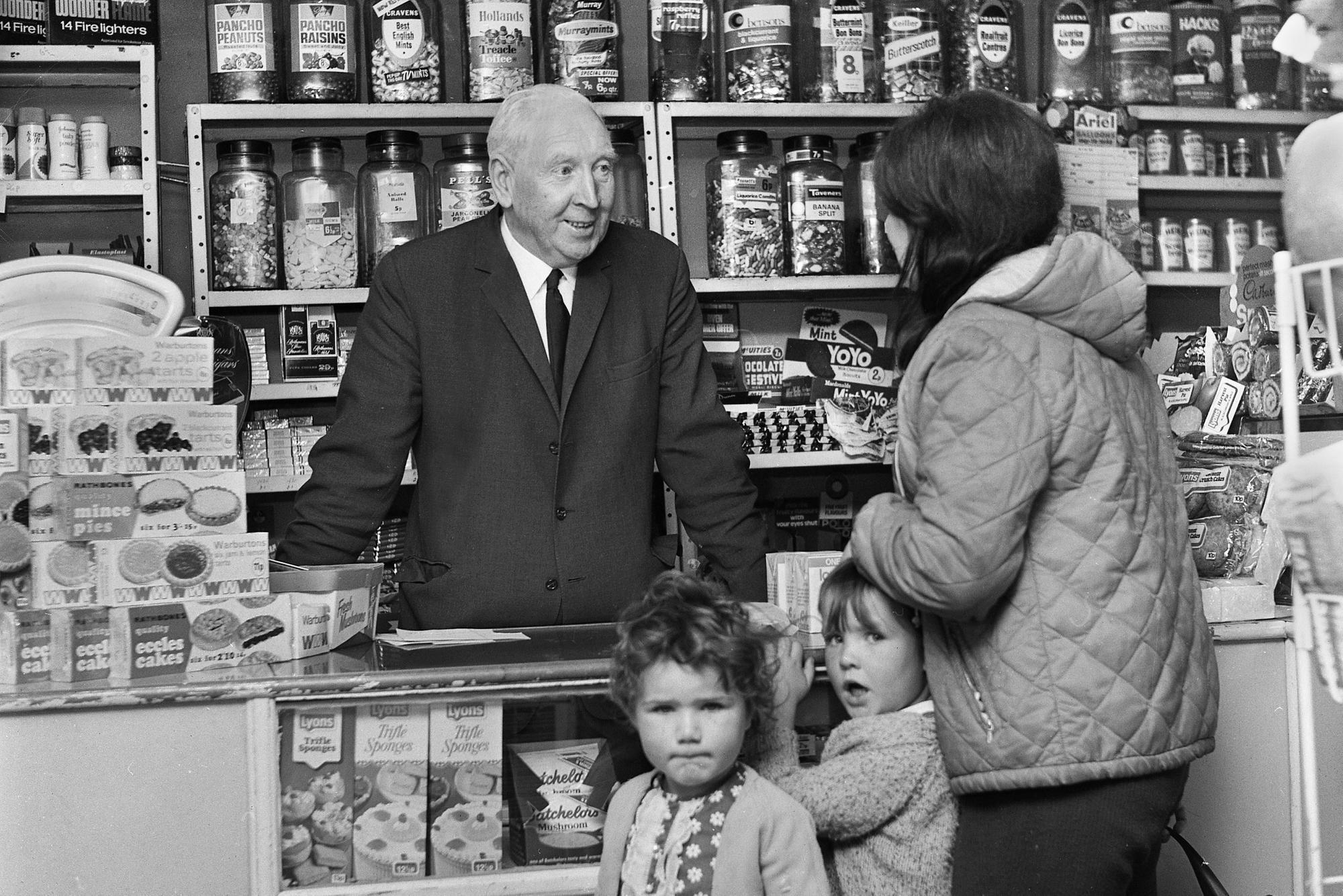 RETRO: Vintage views and shops 1970s - Vimarsana News