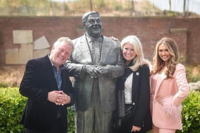 Jon Culshaw at Les Dawson's statue with Les' widow Tracy and daughter Charlotte