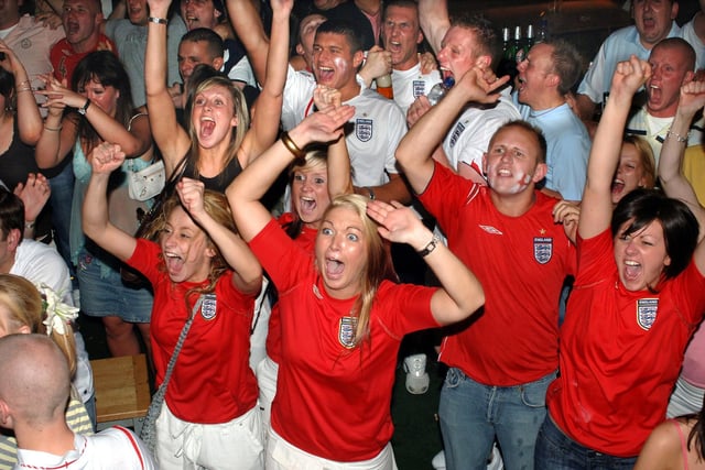 2006   - Fans reaction in Walkabout as England score in the penalty shoot out against Portugal.