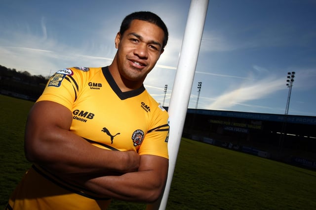 Willie Isa's time in Super League started with Castleford Tigers in 2011. 

After a singular season he moved to Widnes Vikings.