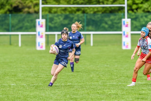 Grace Banks went over for two bonus tries against Leigh.