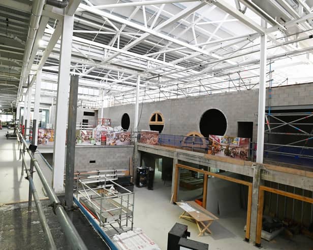 The central area of the market hall has very much taken shape