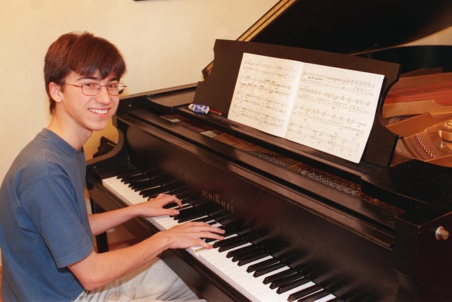 Nicholas Rimmer Recent Wigan news, views, sports and pies 25 years ago in 2000!