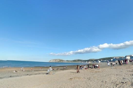 Llandudno Beach,
N Parade, 
Llandudno LL30 2LP
Rated 4.5 on Google
This bustling beauty spot is a great place to pick shells and pebbles, with plenty of cafes and shops nearby.