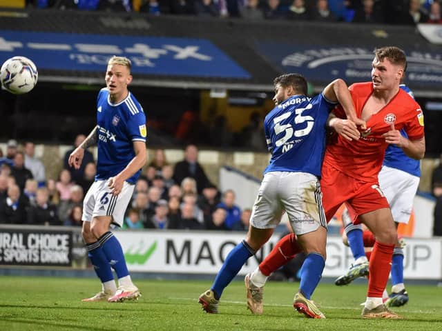 Jason Kerr gets shirty with Sam Morsy at Ipswich