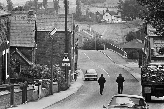 The hilly Appley Lane North, Appley Bridge, in August 1972.