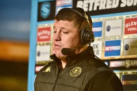 Wigan Warriors came from behind to claim a 10-8 victory over Castleford Tigers