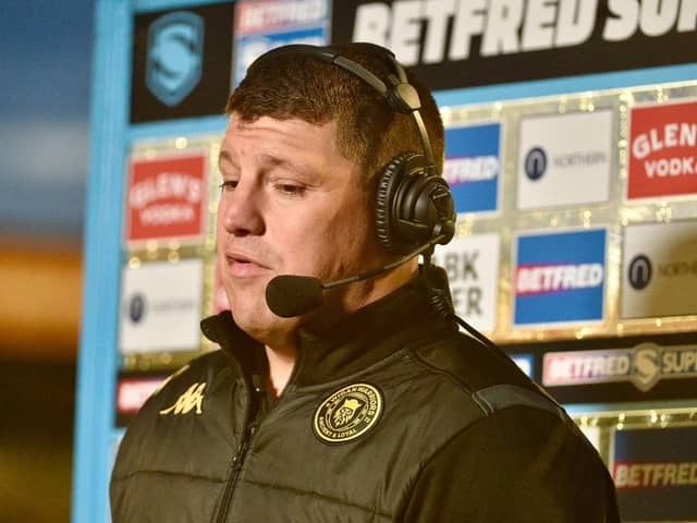 Wigan Warriors came from behind to claim a 10-8 victory over Castleford Tigers