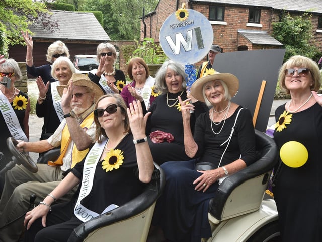 Women's Institute in the Newburgh Fair procession.