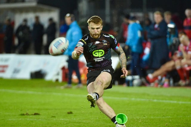 Poor defence from the Australian that allowed ex-Wigan centre Oliver Gildart to score his side’s second. Defensive work needed on that right edge. Kicked 1/2 from the boot