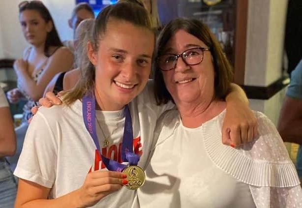 England football hero Ella Toone has returned home to the borough – and has already paid a visit to the pub and a bakery! The Union Arms in Tyldesley shared a photograph on Facebook on Monday evening, which was simply captioned: “THE CHAMPS BACK”.  It showed Ella wearing the Euro 2022 medal she collected on Sunday after scoring a goal in England’s 2-1 victory over Germany.